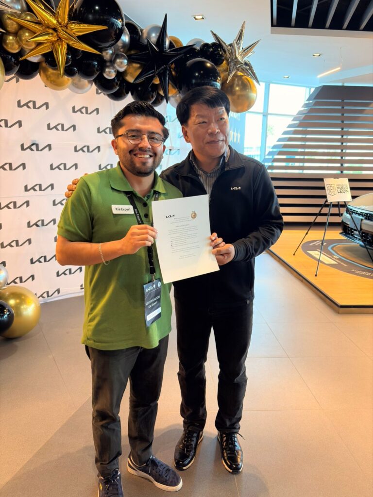 Kia Expert 2025: Félix Leyva de Kia Plaza del Valle obtiene el 1er lugar nacional en la Certificación Kia México.