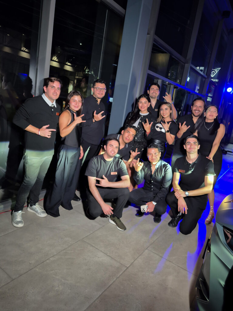 CUPRA Garage Serdán presenta la Electric Night: innovación, diseño y experiencia para clientes y entusiastas.